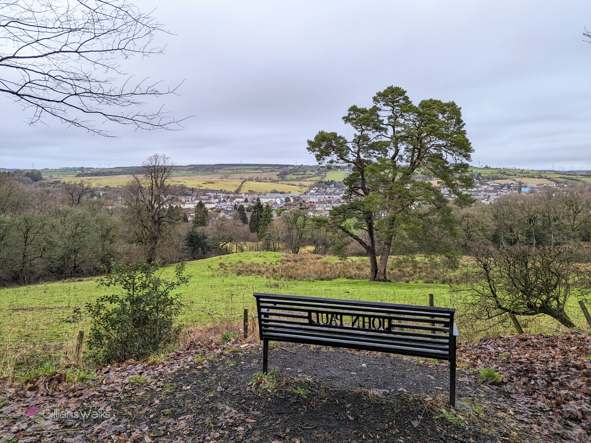 Metal bench overlooking the town of Darvel